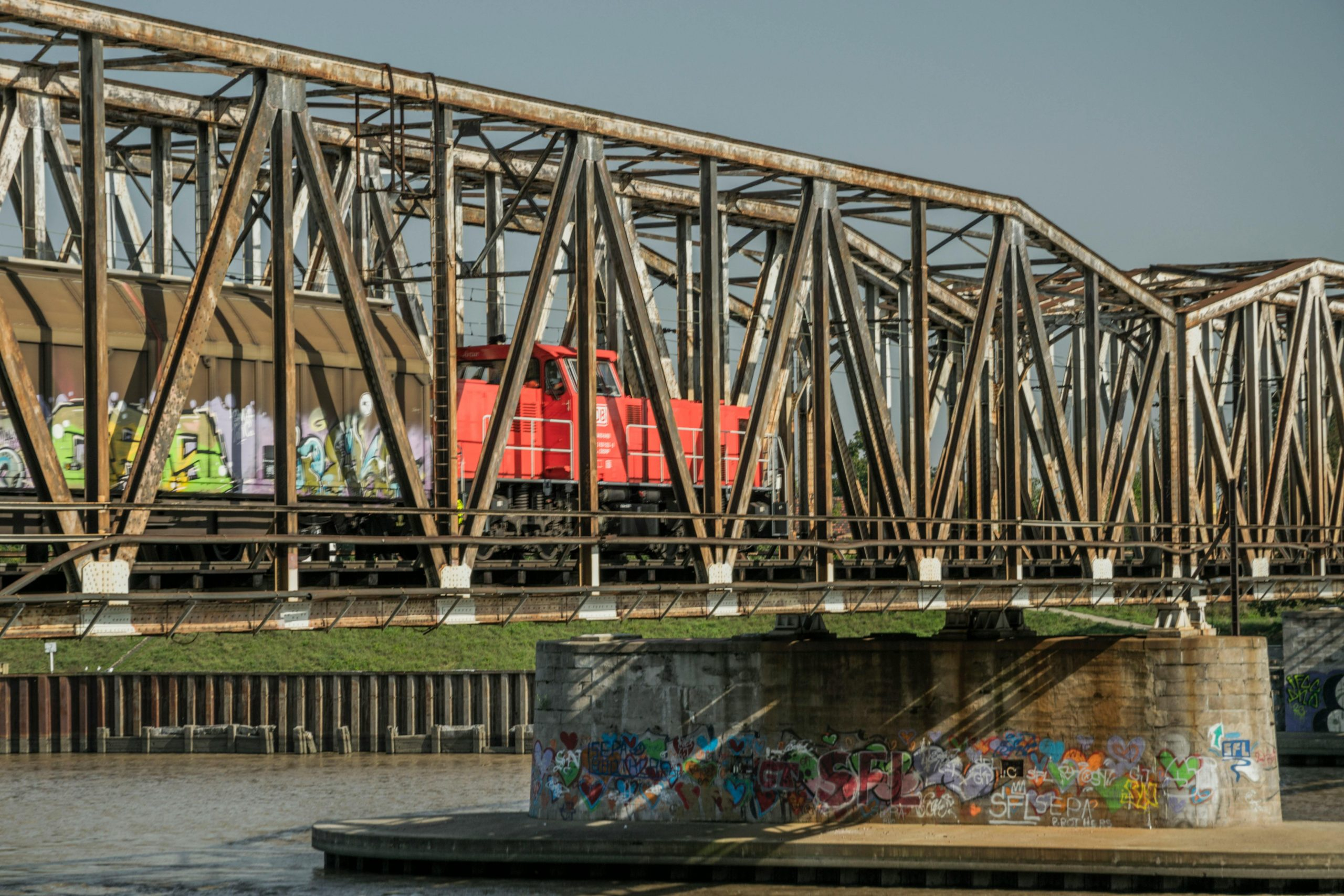 Making the Most of a Long Layover: City Guides and Tips